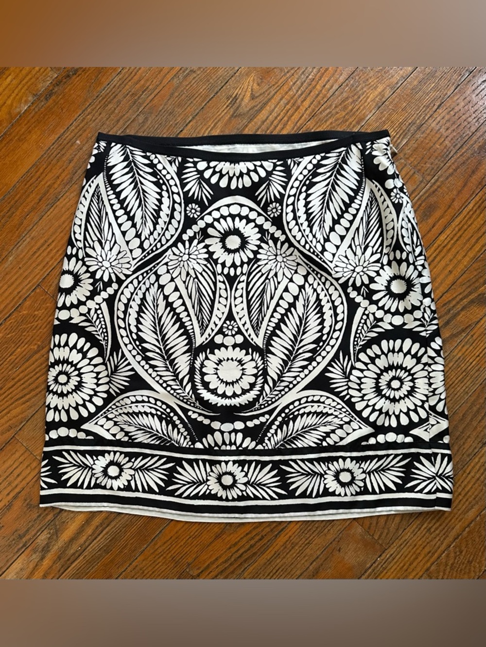 Banana Republic Black and White Silk Floral-Print Mini Skirt
